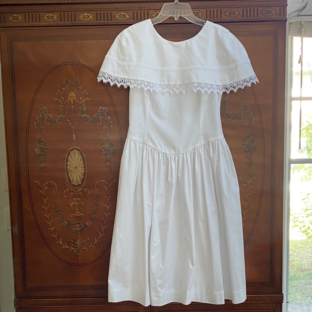 Vintage Elegant White Cap Sleeve Lace-Trimmed Dress